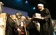 تقدیر حجت‌الاسلام مازنی از خانواده شهید حسین فهمیده / رئیس کمیته فرهنگ، هنر و رسانه به تماشای نمایش 