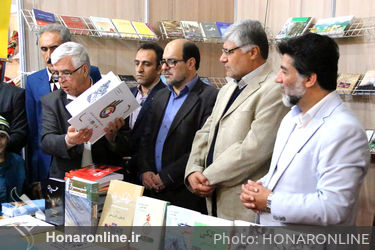 رونمایی از یازده عنوان کتاب و تجلیل از فعالان عرصه شعر و ادب