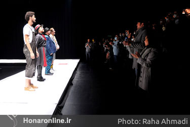 نمایش «شترمرغ»  در پردیس تئاتر شهرزاد