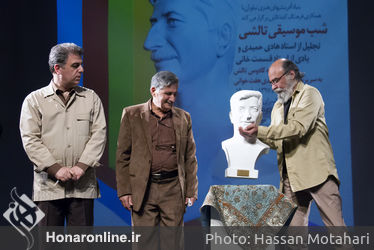 تجلیل از استاد هادی حمیدی و یادی از استاد قسمت خانی در فرهنگسرای نیاوران