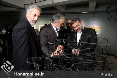 بازدید وزیر فرهنگ از نمایشگاه پانزدهمین جشنواره هنرهای تجسمی