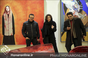 بازدید هنرمندان از آثار دهمین حراج تهران