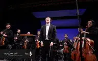 آیسو با رهبر اتریشی برنامه اجرا می‌کند