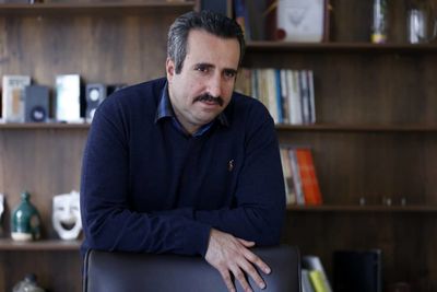 رسالت اصلی تمام نویسندگان بازسازی هویت ملی و میهنی است / عاشق نوشتن، خلق کردن و ارتباط گرفتن با مخاطب هستم / روایت بهروز واثقی از نگارش مجموعه "بازگشت دراکولا" و نوشتن برای کودکان و نوجوانان