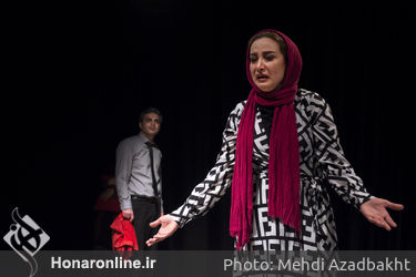 نمایش "مثل خاراندن یک زخم پس از خوب شدن" در عمارت نوفل‌لوشاتو