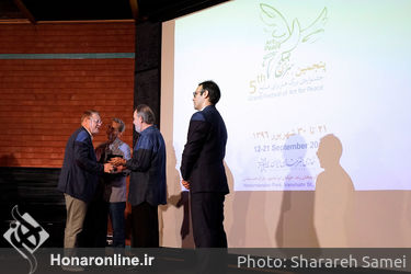 روز سوم و اختتامیه پنجمین جشنواره هنر برای صلح در خانه هنرمندان