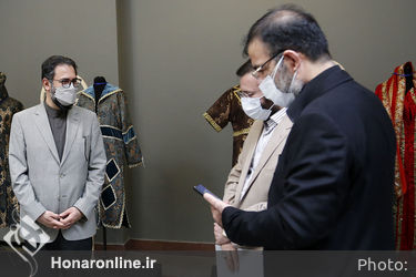 بازدید معاون امور هنری وزارت فرهنگ و ارشاد اسلامی از نمایشگاه لباس عاشورایی