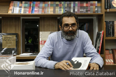 رونمایی و امضاء کتاب "روی خط چشم" در نشر چشمه