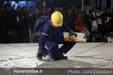 نمایش های خیابانی روز چهارم جشنواره تئاتر فجر