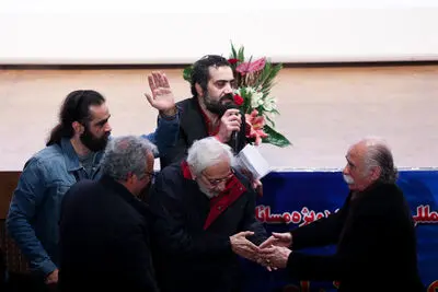 قدردانی ژاله علو و جمشید مشایخی از مردم / اختتامیه‌ جشنواره‌ فیلم "پرواز" برگزار شد