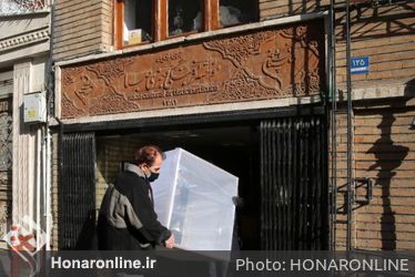 تحویل آثار هنرمندان به چهاردهمین جشنواره هنرهای تجسمی فجر