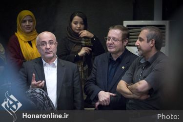 بازدید علی مرادخانی از تمرین نمایش الیور تویست به کارگردانی حسین پارسایی