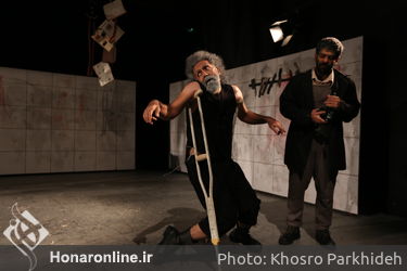 اجرای نمایش "تنهایی پر هیاهو" در سالن استاد سمندریان