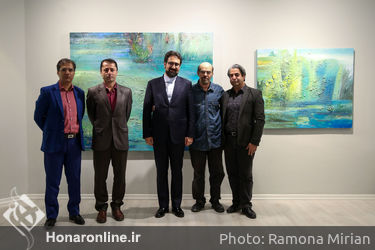 بازدید سیدمحمد مجتبی حسینی از نمایشگاه نقاشی‌های حبیب‌اله صادقی در گالری ساربان