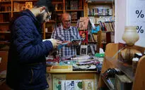 کتابگردی اهالی فرهنگ و هنر در نشر ثالث