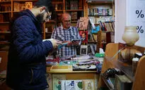 کتابگردی اهالی فرهنگ و هنر در نشر ثالث