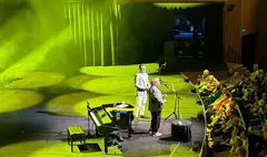 هم‌صدایی علی پهلوان با کریس دی‌برگ در اپرا هاوس سیدنی