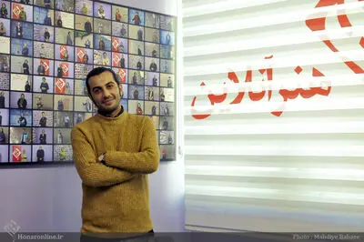 علی شمس: تمرکزم در نمایش "وقتی خروس غلط می‌خواند" بر انسان شنیع است / بررسی زندگی یک دیکتاتور در جشنواره تئاتر فجر