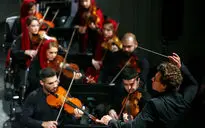 اجرای ارکستر سمفونیک تهران به رهبری نیکلاس کراوتز