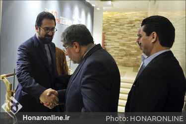 بازدید هنرمندان از آثار دهمین حراج تهران