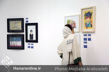 بازدید سید مجتبی حسینی از نمایشگاه تصویرگران ایران