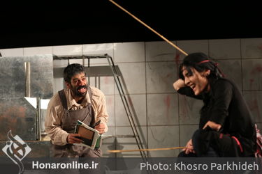 اجرای نمایش "تنهایی پر هیاهو" در سالن استاد سمندریان