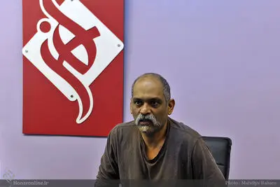 نادر فلاح با نمایش «رقص پا» همراه شد