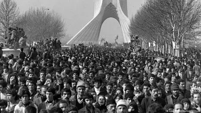انقلاب اسلامی و دگرگونی‌ِ بنیان‌های فرهنگی!
