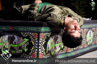 تعزیه "دو طفلان مسلم(ع)" در مقابل تالار وحدت