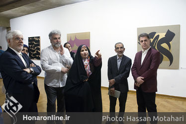 بازدید محمدرضا عارف و سیده فاطمه ذوالقدر از نمایشگاه بهمن پناهی