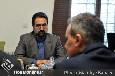 بازدید معاون هنری وزارت فرهنگ و ارشاد اسلامی از دبیرخانه سی و هفتمین جشنواره تیاتر فجر