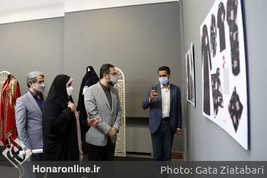 بازدید معاون امور هنری وزارت فرهنگ و ارشاد اسلامی از نمایشگاه لباس عاشورایی