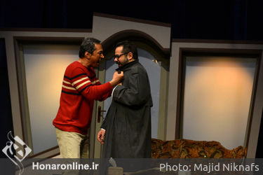 نمایش "آهسته با گل سرخ" در تماشاخانه سنگلج