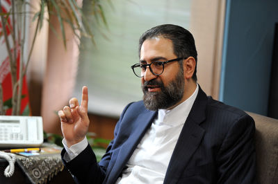 گفتگوی مشروح هنرآنلاین با معاون هنری وزیر ارشاد - ۲ | اقتصاد هنر به الگوی اقتصاد مقاومتی بسیار نزدیک است | تصویر هنر ایران در دنیا کامل و دقیق نیست | ۵۰ نهاد در ایران خود را سیاستگذار فرهنگ و هنر می‌دانند