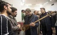 بازدید حسین علیزاده از نمایشگاه 