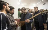 بازدید حسین علیزاده از نمایشگاه 