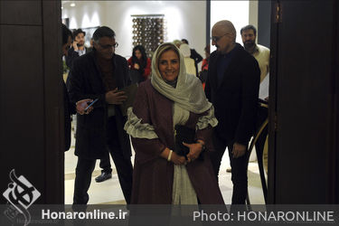بازدید هنرمندان از آثار دهمین حراج تهران