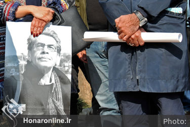 مراسم تشییع پیکر " کامبیز درمبخش " از مقابل خانه هنرمندان
