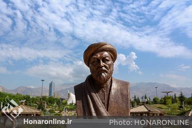 رونمایی سردیس مفاخر فرهنگی در میدان مشاهیر