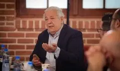 خانواده‌ها مقابل آسیب‌های رسانه بی‌دفاع هستند/ لزوم توجه به نظام فکری کودک/ پراکنده کار نکنیم