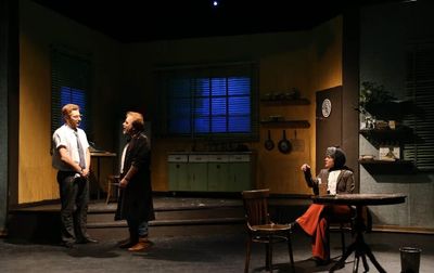 Iranian troupe restages “True West” at Tehran theater