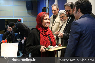 رونمایی از کتاب "چهل سال نمایش" و تقدیر از ۱۰ هنرمند انقلاب 