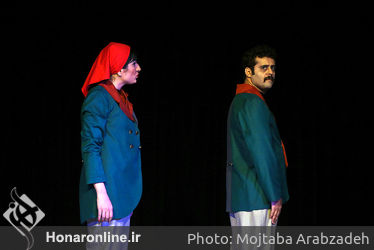 نمایش "دارم اینجا تجزیه می‌شم" در تماشاخانه دیوار چهارم