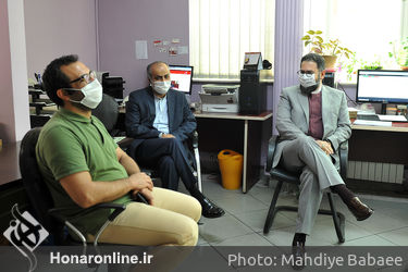 بازدید سید مجتبی حسینی از خبرگزاری هنرآنلاین به مناسبت روز خبرنگار