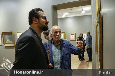 بازدید سید مجتبی حسینی از نمایشگاه آثار محمد ناصری پور