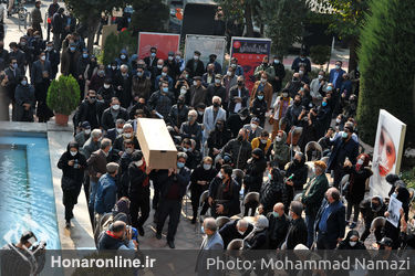 مراسم تشییع پیکر " کامبیز درمبخش " از مقابل خانه هنرمندان