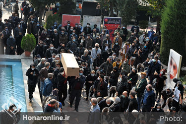 مراسم تشییع پیکر " کامبیز درمبخش " از مقابل خانه هنرمندان