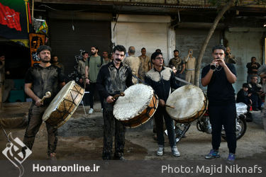 گِل‌مالی آیین کهن عزاداری عاشورا در لرستان‎