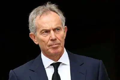 دیکتاتورها و توریست‌ها در یک اپرا گردهم می‌آیند / زندگی مردی که می‌خواست ستاره موسیقی پاپ شود اما یک میلیونر جنگ طلب شد