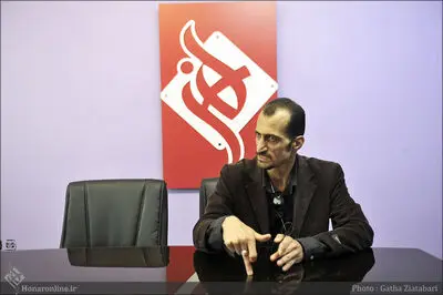 ما شاعران و آن دل‌‌نویسانِ پُرفروش! / گفت‌وگوی هنرآنلاین با رضا قنبری، شاعر و منتقد ادبی